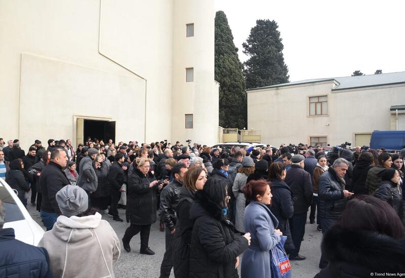 Айгюн Бейляр аплодисментами проводили в последний путь