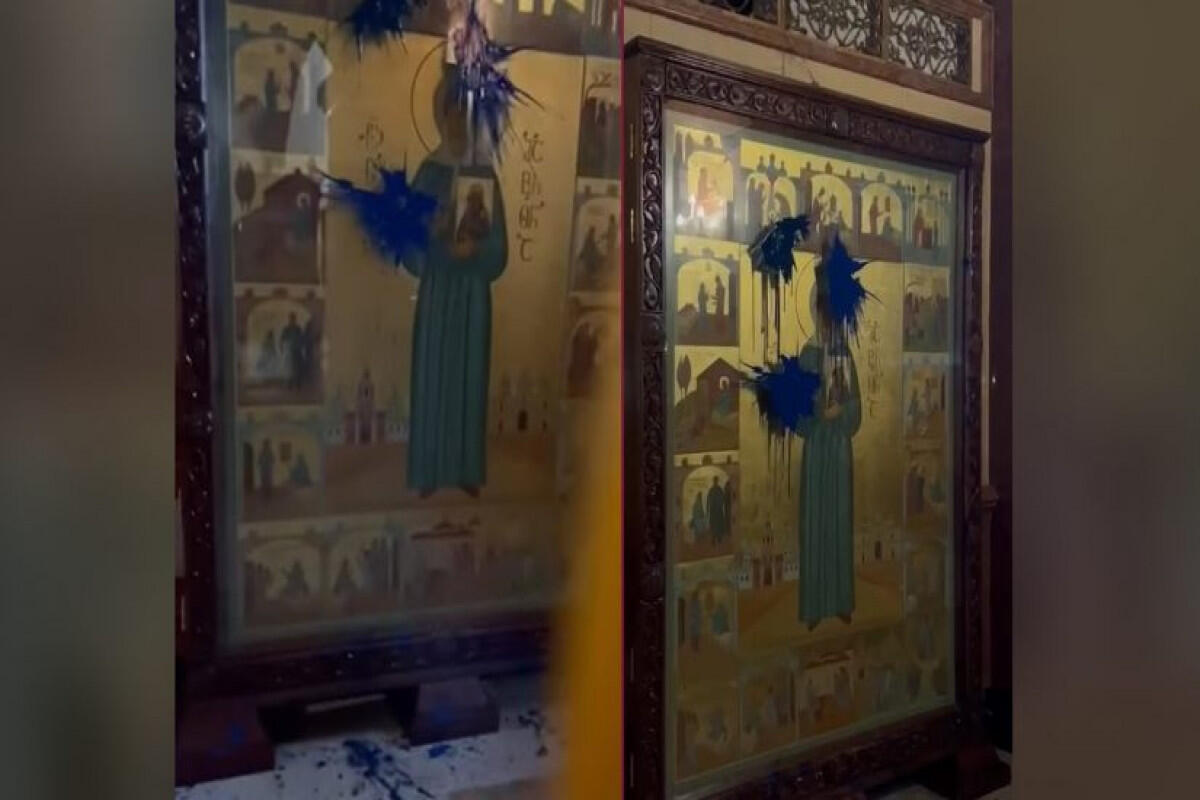 В Свято-Троицком соборе Тбилиси облили краской икону с изображением Сталина