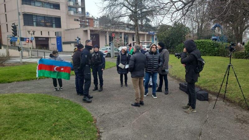 Азербайджанцы провели акцию протеста у памятника Натаван во Франции