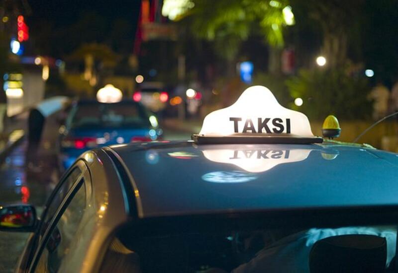 Таксист на Бали выманил у туристок доллары с помощью веера