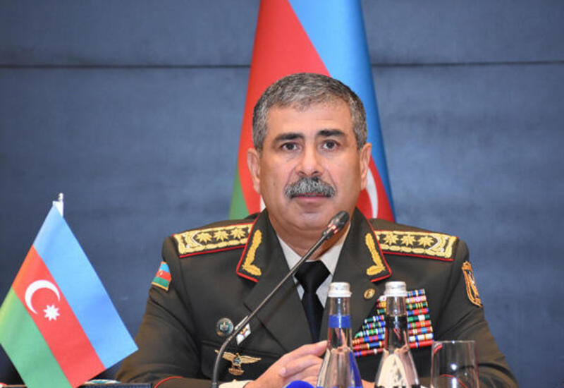 Закир Гасанов обсудил с генералами обстановку на условной границе