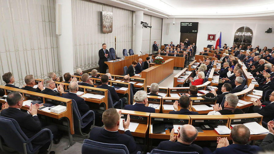 Депутаты Европарламента обвинили Польшу в нарушении конституции