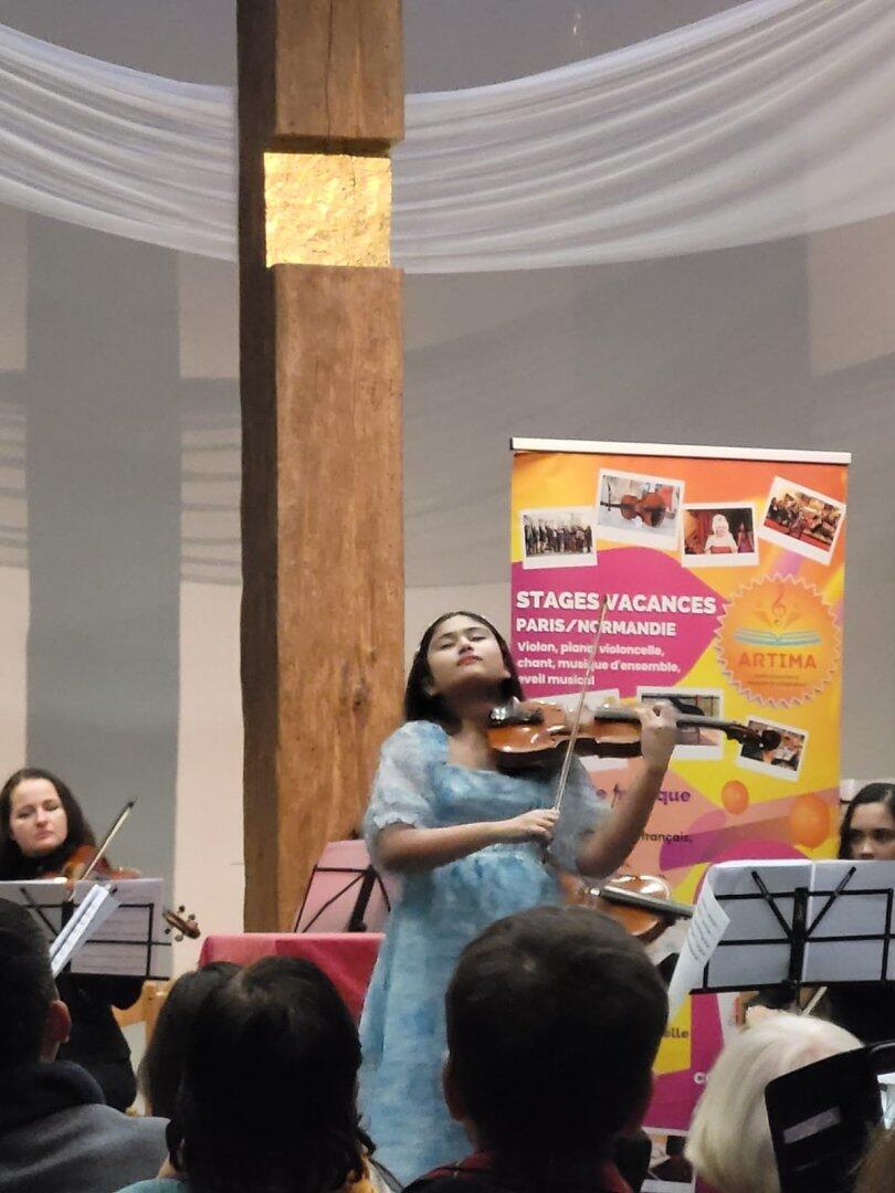 14-летняя азербайджанка выступила в церкви Нотр-Дам-д’Эсперанс в Париже
