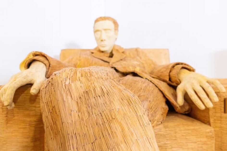 Хорватский художник строит гигантскую скульптуру Давида из спичек