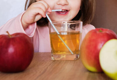 Стало известно, как фруктовый сок влияет на вес детей и взрослых