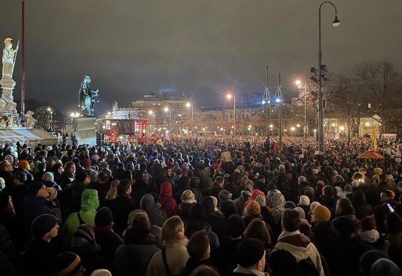 10 тысяч человек вышли на протест к зданию парламента Австрии