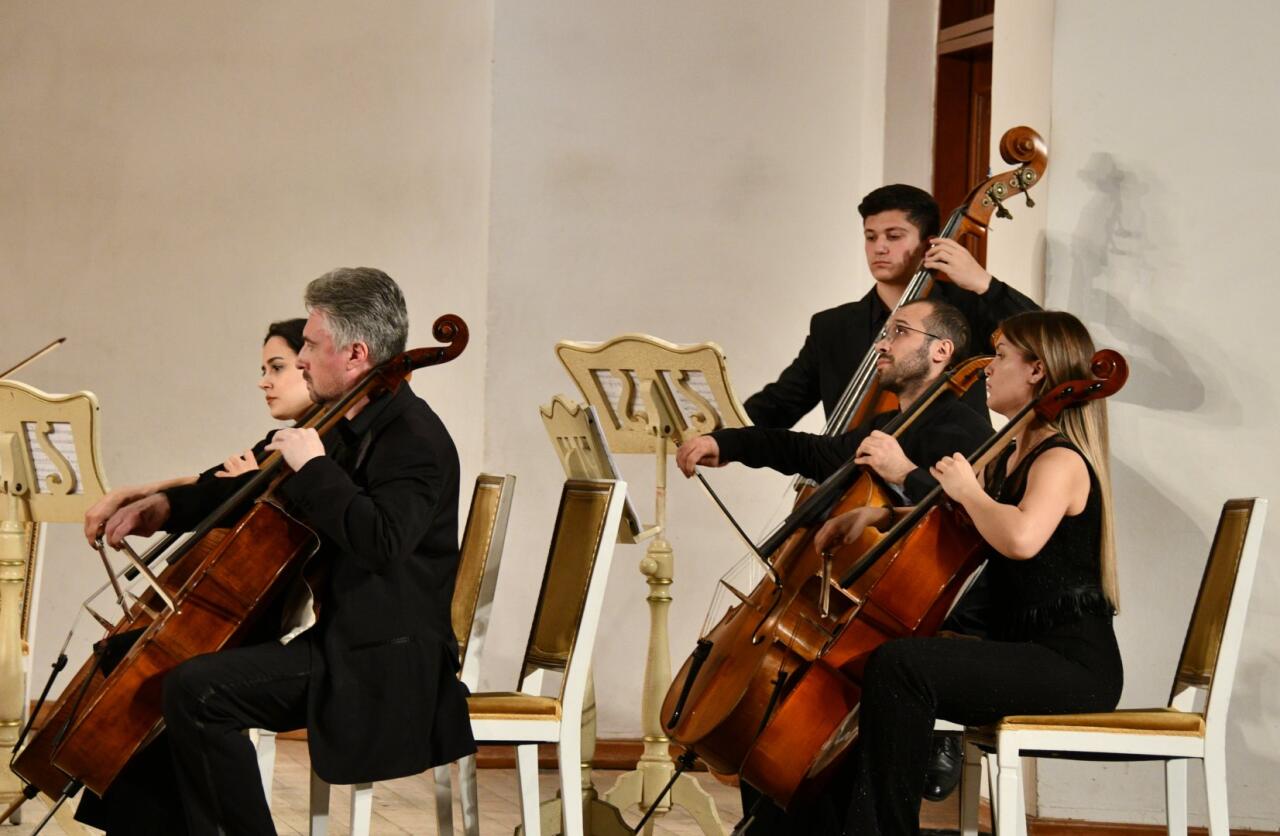 Гармония и красота: как звучит клавесин в Баку
