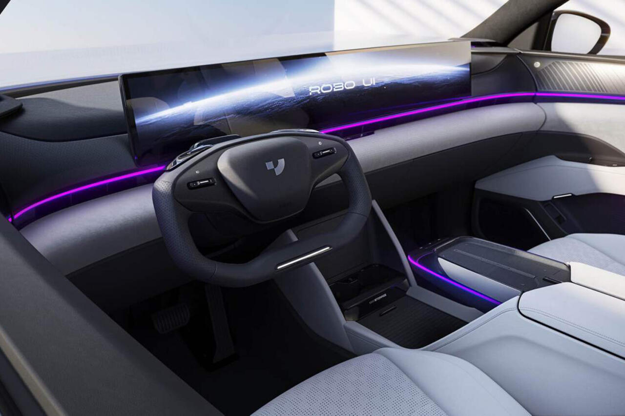 В Китае на рынок выйдет автомобиль с рулем, усеченным до половины