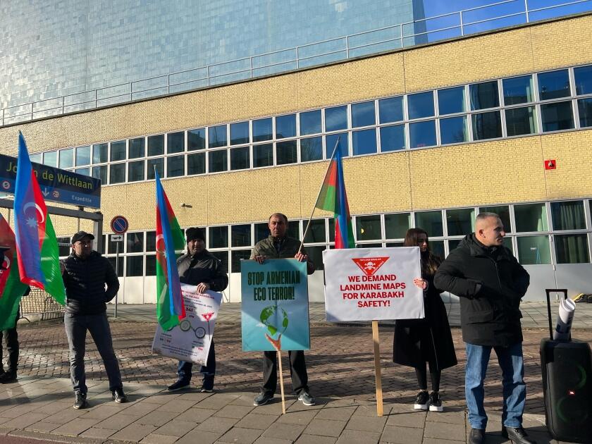 Акция протеста азербайджанской диаспоры перед посольством Армении в Гааге