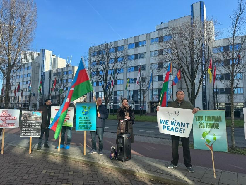 Акция протеста азербайджанской диаспоры перед посольством Армении в Гааге