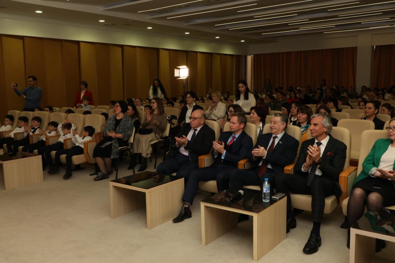 В Баку состоялась церемония награждения победителей проекта "Книги и писатели юбиляры"