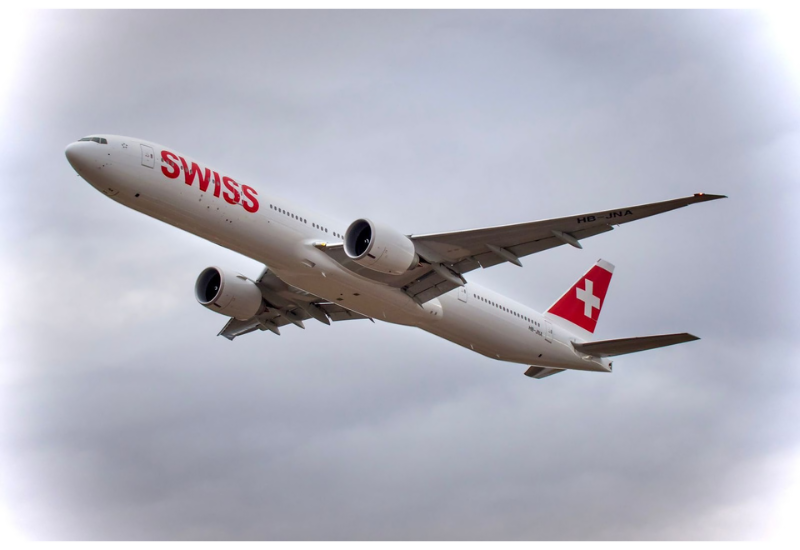 Швейцарский самолет экстренно сел в Баку