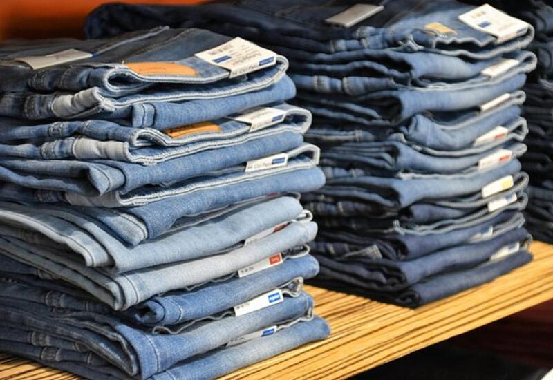 Стилист назвала самые модные джинсы 2024 года