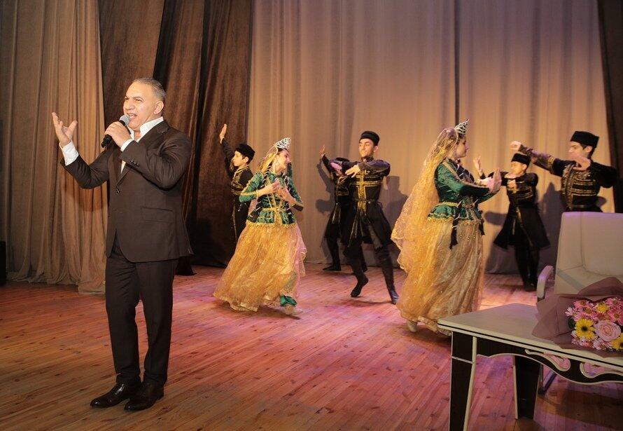 "Qonağımız var" – встреча заслуженного артиста Азербайджана Адалята Шукюрова с поклонниками