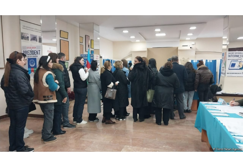 Избиратели округа Насими-Сабаил активно голосуют на президентских выборах в Азербайджане
