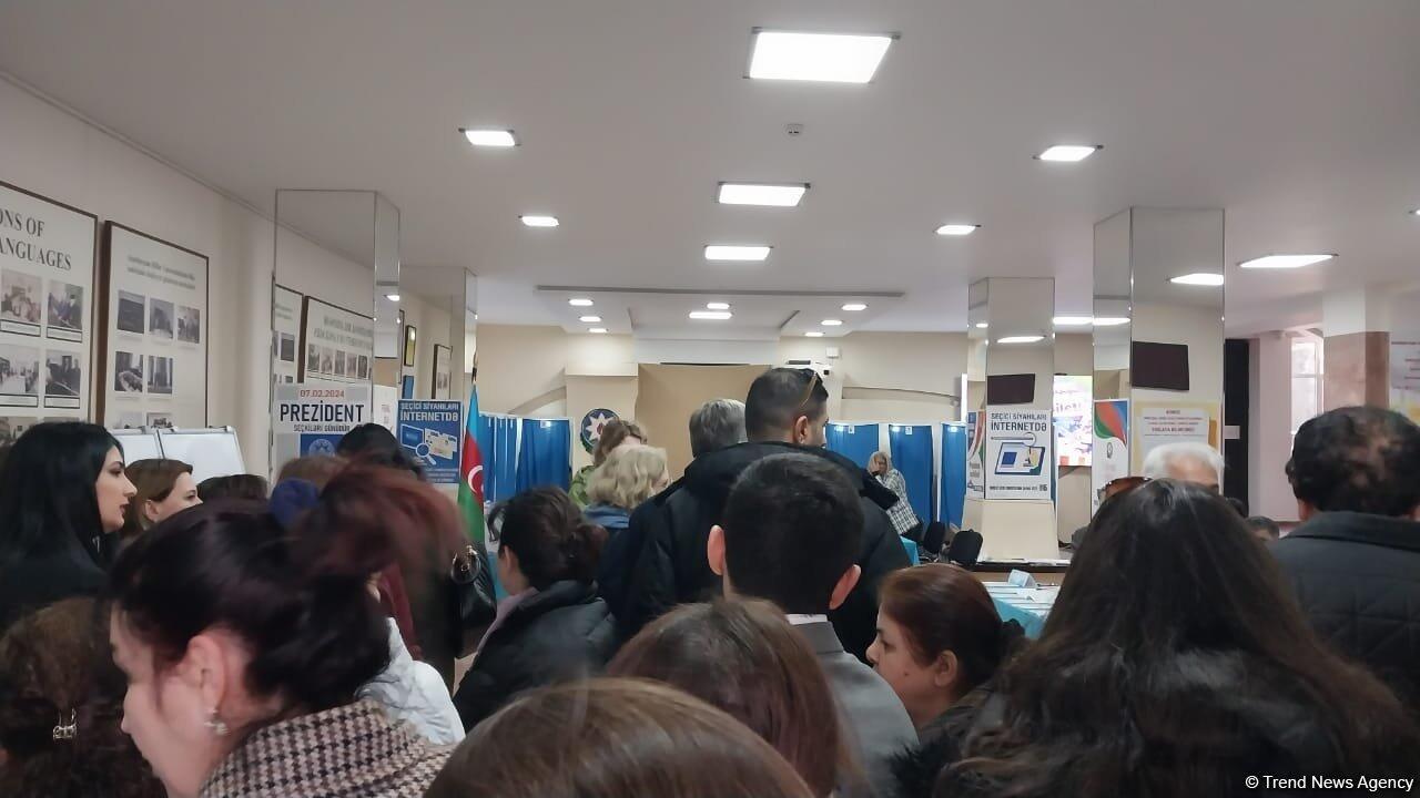Избиратели округа Насими-Сабаил активно голосуют на президентских выборах в Азербайджане