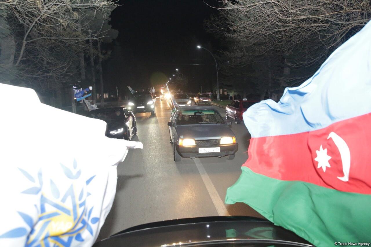 В Хачмазе проходит праздничное шествие автомобилей
