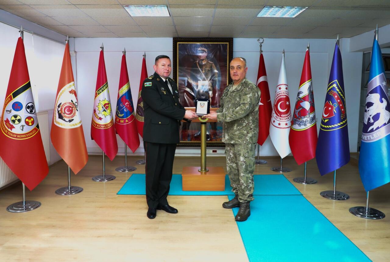 Азербайджанские военнослужащие посетили командование одной из бригад Сухопутных войск Турции
