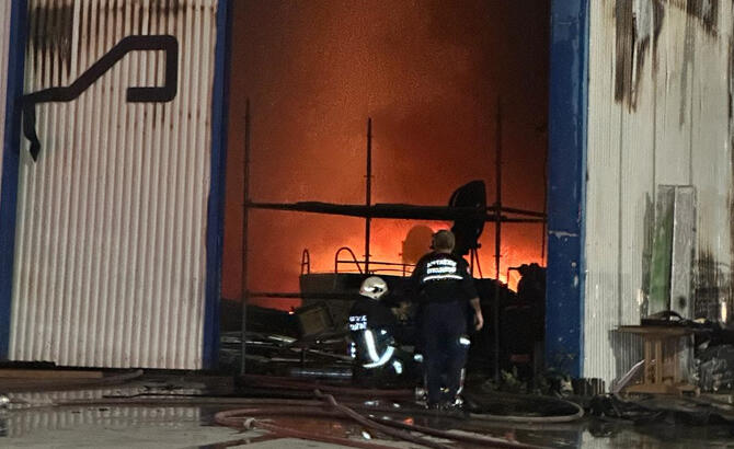 Крупный пожар на судоверфи в Анталье