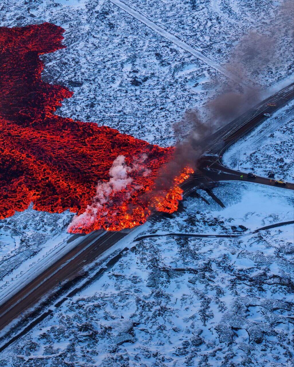 Красочные фото извержения вулкана в Исландии