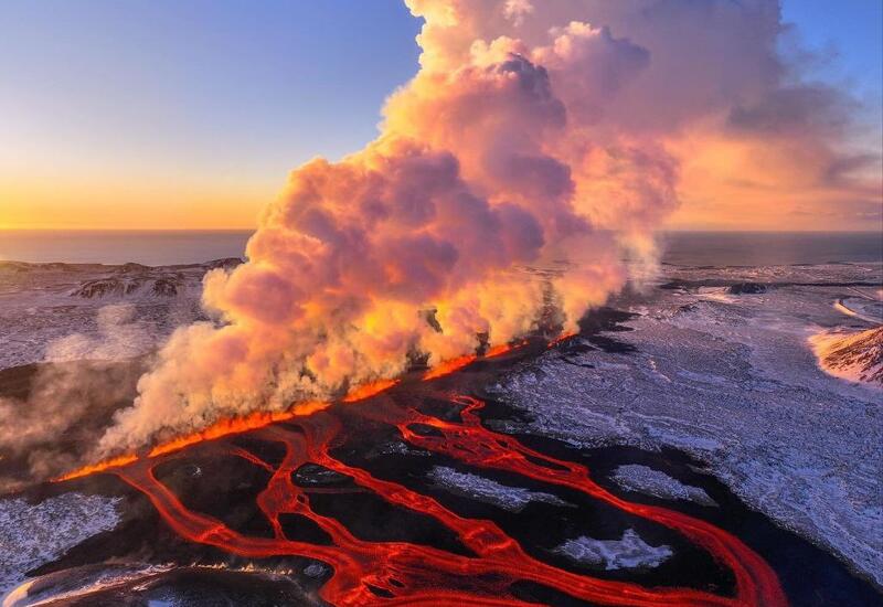 Красочные фото извержения вулкана в Исландии