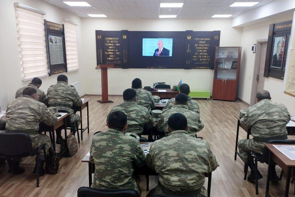 Азербайджанская армия проводит занятия по общественно-политической подготовке