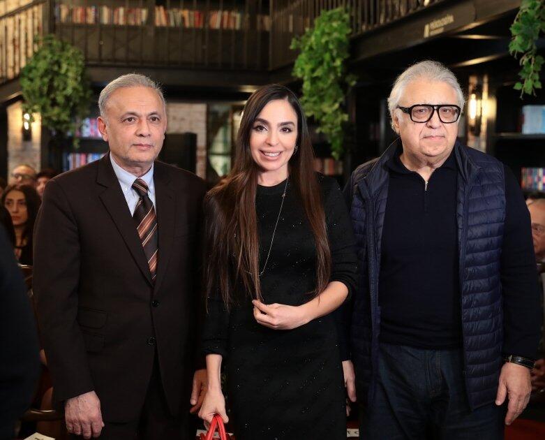 В Бакинском книжном центре состоялась встреча с известным российским искусствоведом Зельфирой Трегуловой