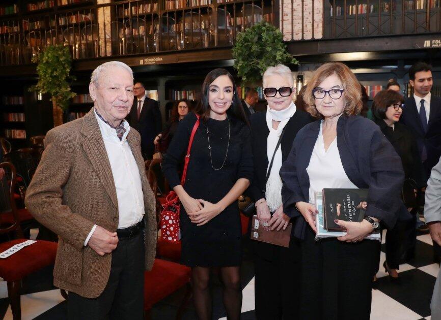 В Бакинском книжном центре состоялась встреча с известным российским искусствоведом Зельфирой Трегуловой