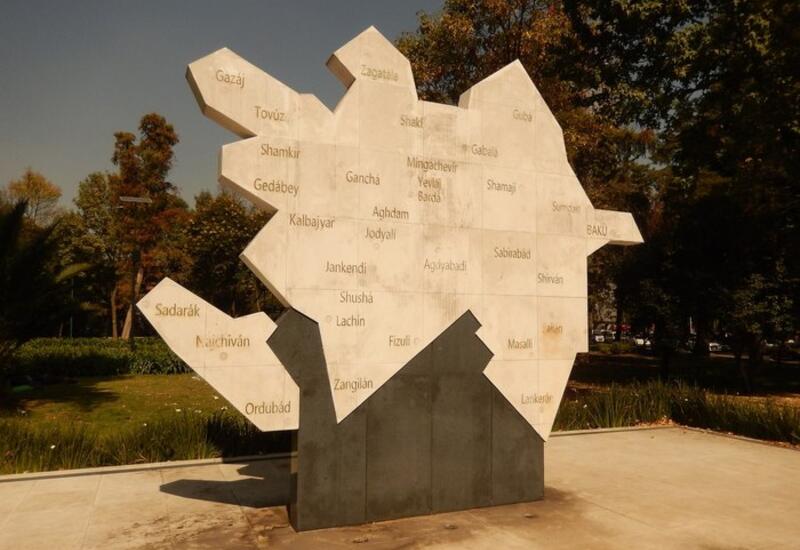 Памятный знак с изображением карты Азербайджана появился в Мексике