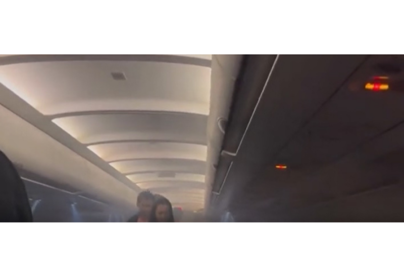 Пассажиры пережили ужас на борту самолета