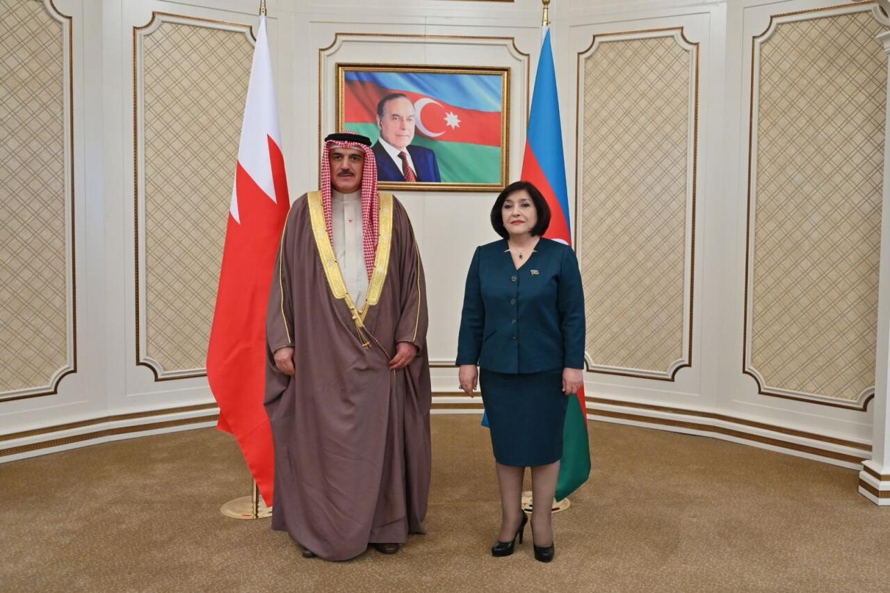 Сахиба Гафарова обсудила межпарламентские связи с председателем Совета представителей Бахрейна
