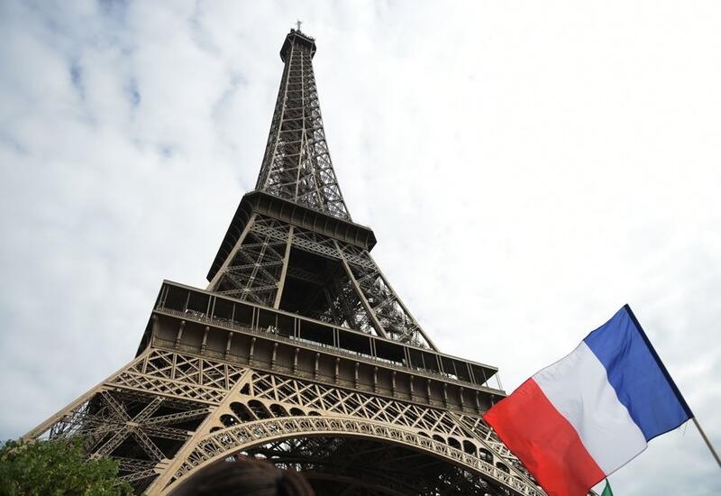 Персонал Эйфелевой башни пригрозил мэрии Парижа забастовками во время ОИ-2024