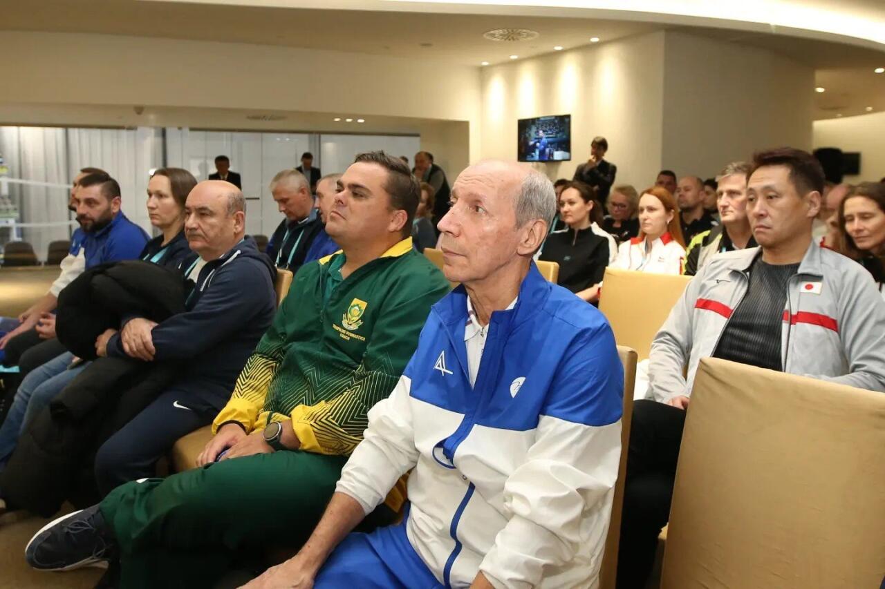 В Баку состоялось совещание глав делегаций, прибывших на Кубок мира по прыжкам на батуте и акробатической дорожке