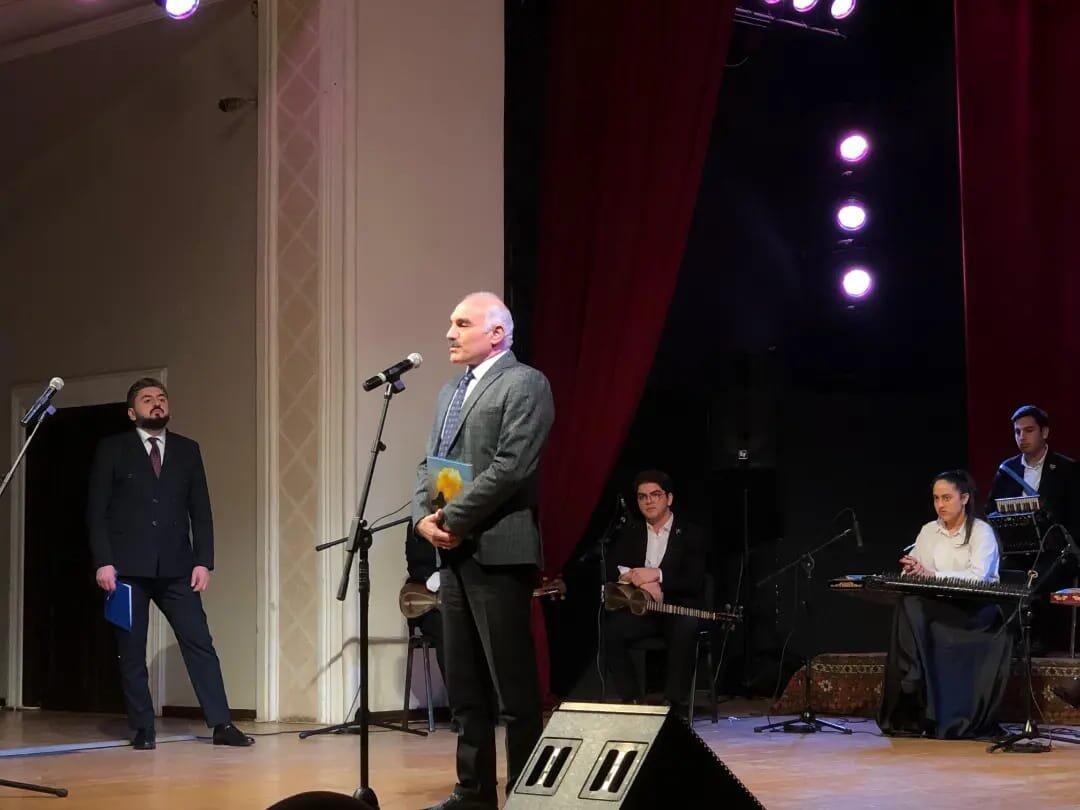 В Баку прошла презентация книги "Со сцены в окопы" памяти шехида Карабахской войны Тогрула Гаджиева