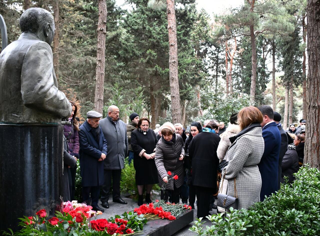 В Баку почтили память видного композитора Сулеймана Алескерова