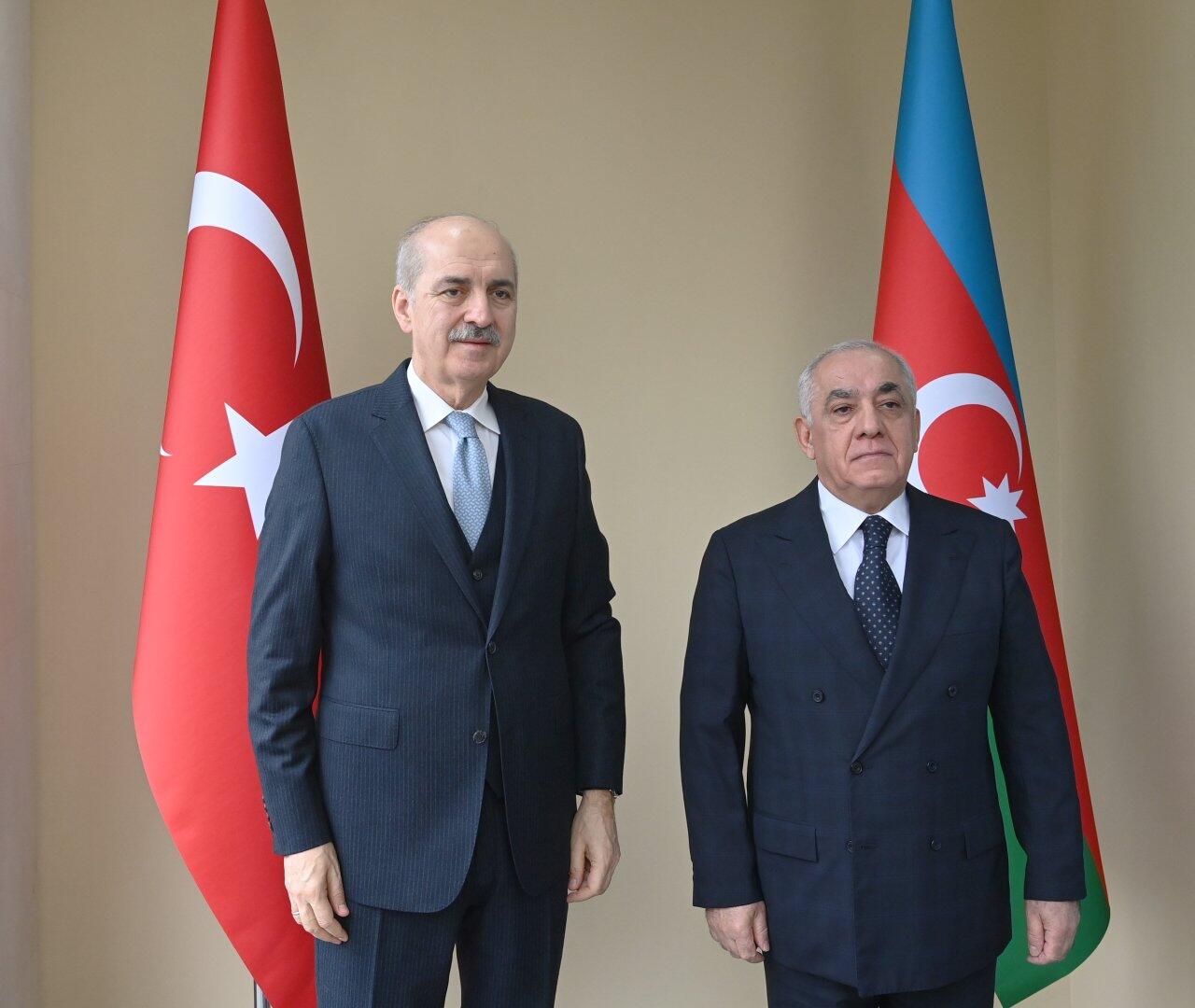 Али Асадов и Нуман Куртулуш обсудили развитие азербайджано-турецких связей