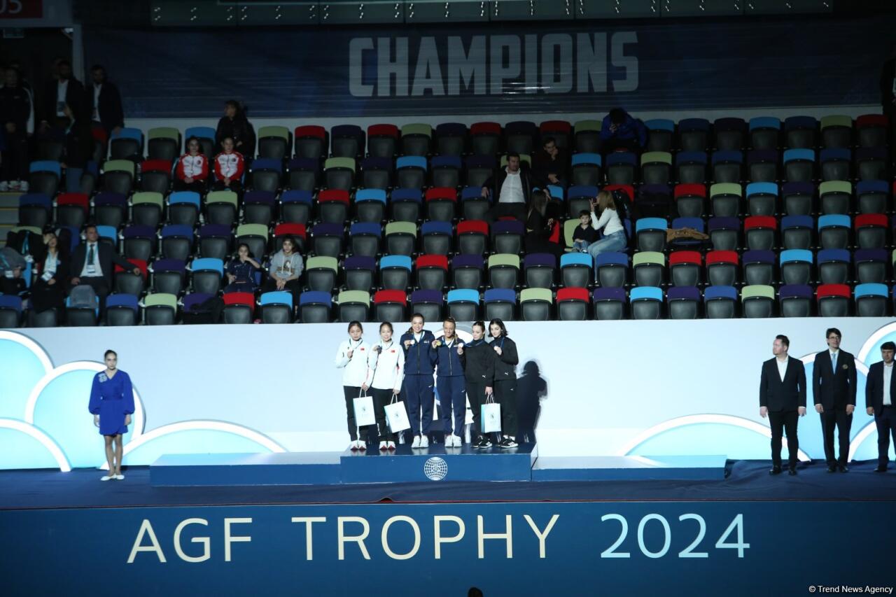 Состоялась церемония награждения победителей Кубка мира в Баку в программе синхронных прыжков на батуте