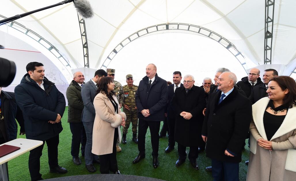 Президент Ильхам Алиев заложил фундамент мемориала жертвам Ходжалинского геноцида и встретился с представителями общественности района