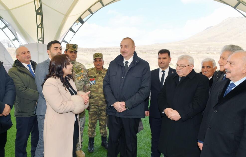 Президент Ильхам Алиев заложил фундамент мемориала жертвам Ходжалинского геноцида и встретился с представителями общественности района