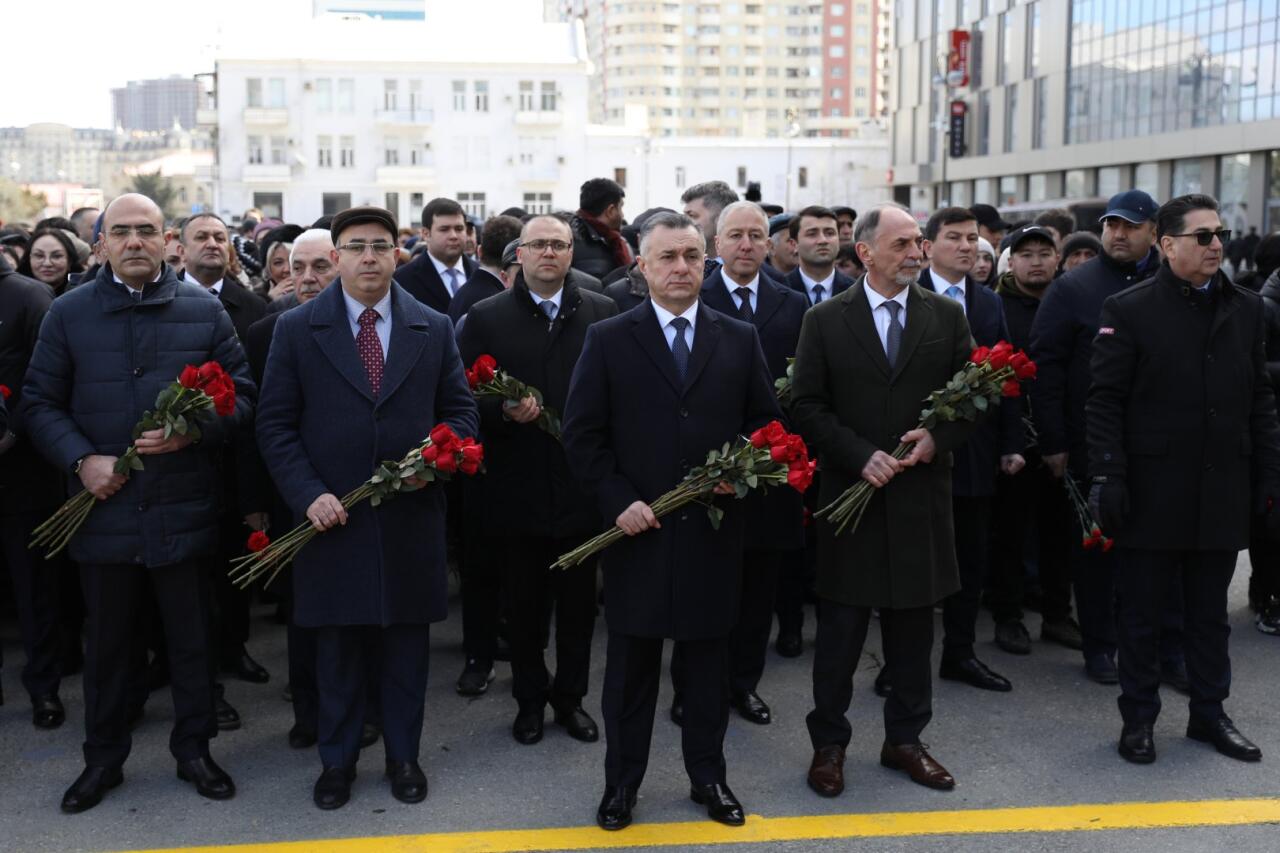 Руководство министерства здравоохранения Азербайджана почтило память жертв Ходжалинского геноцида