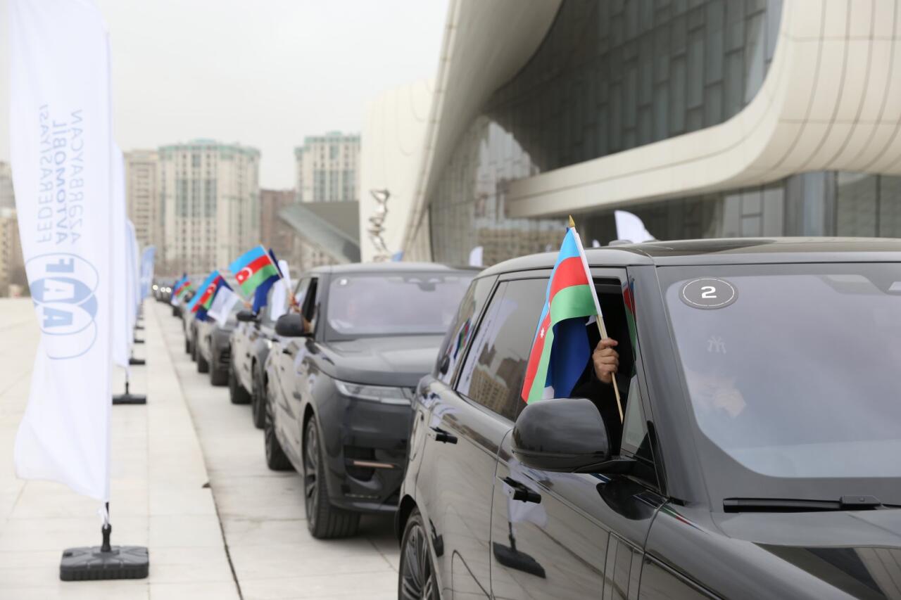 Состоялось шествие внедорожников, организованное AAF и "Avtolux Azerbaijan"