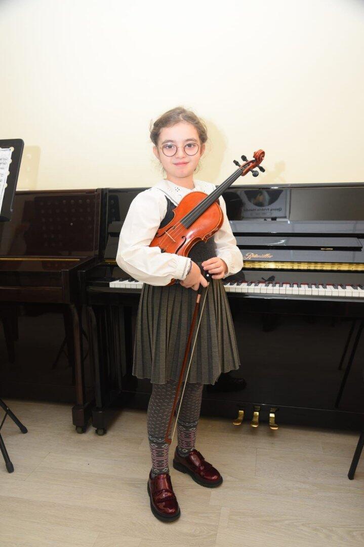8-летняя азербайджанка Дильшад Фархадзаде покоряет мир