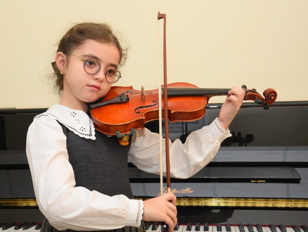 8-летняя азербайджанка Дильшад Фархадзаде покоряет мир