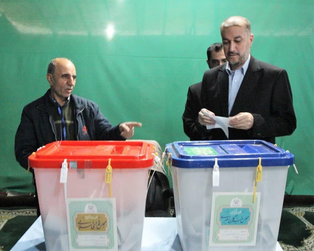 Министр иностранных дел Ирана проголосовал на выборах в парламент