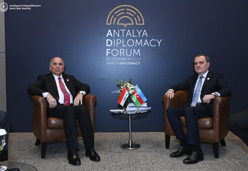 Глава МИД Азербайджана провел обсуждения с иракским коллегой