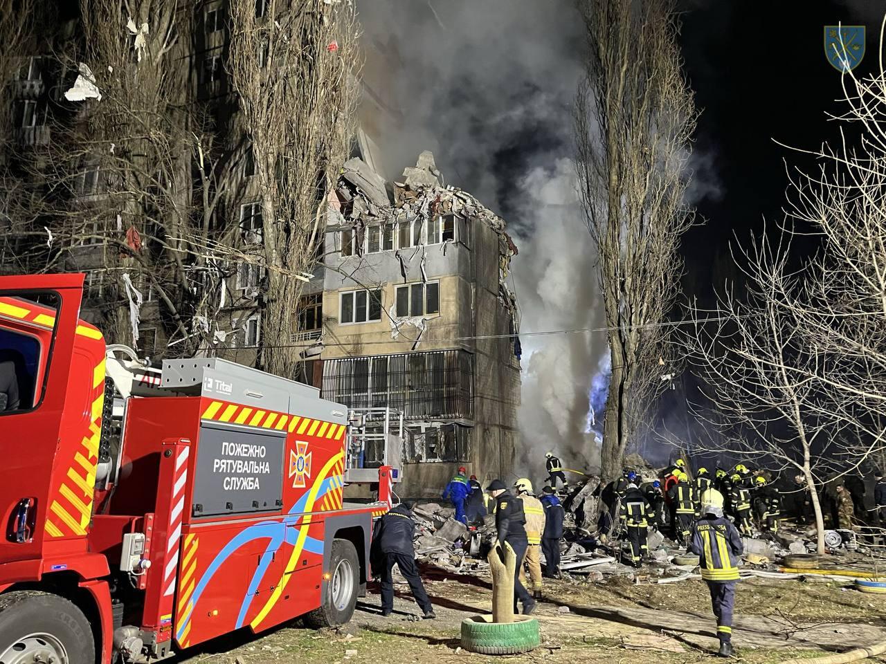 Дрон попал в многоэтажку в Одессе