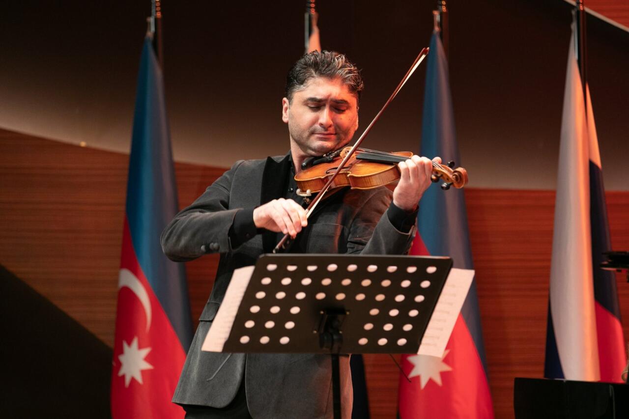 Концертной программой в Баку отмечено 300-летие Российской академии наук