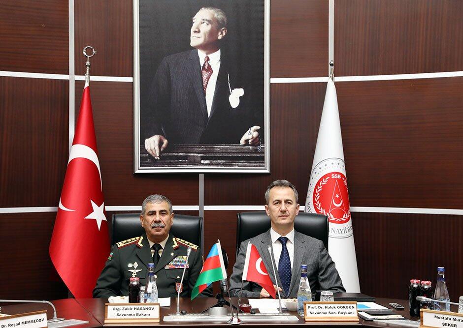 Закир Гасанов встретился с главой Комитета оборонпрома Турции