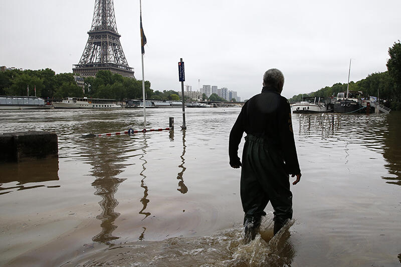 Семь человек пропали без вести из-за наводнений во Франции