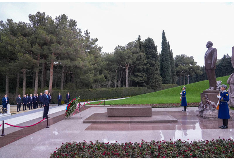 Касым-Жомарт Токаев посетил могилу великого лидера Гейдара Алиева